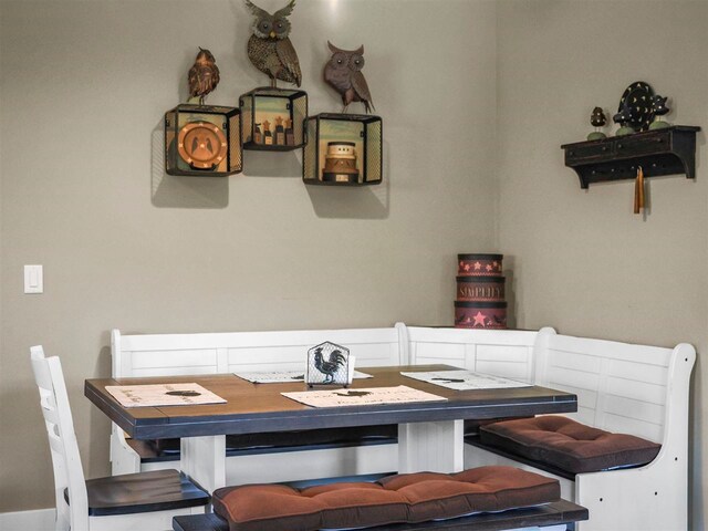 10300 Vista Ridge Dr, Alden, MI 49612 - dining space featuring breakfast area