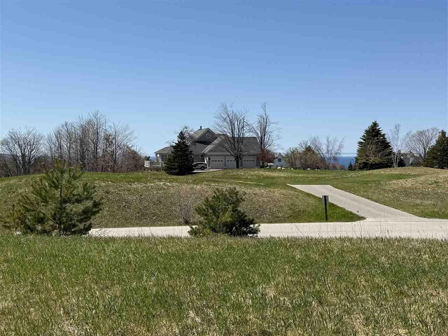 240 Crooked Tree Dr, Petoskey, MI 49770