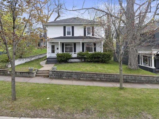 612 E Mitchell St, Petoskey, MI 49770 - american foursquare style home with covered porch and a front yard