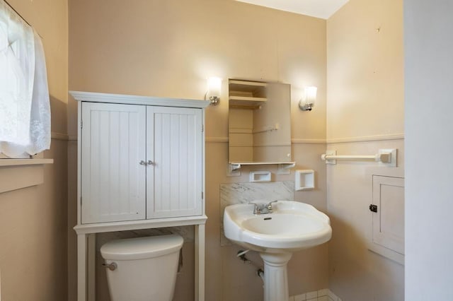 612 E Mitchell St, Petoskey, MI 49770 - half bathroom with toilet