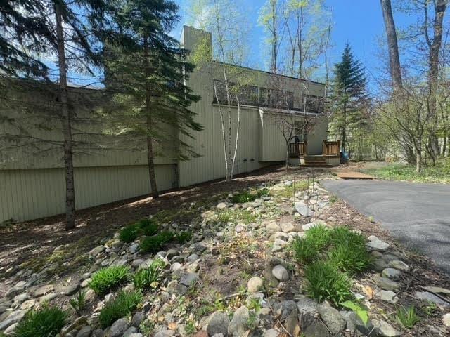 3237 Greenbriar, Harbor Springs, MI 49740 - view of side of home