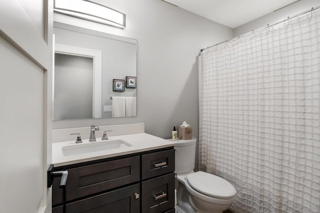 917 Grove St, Petoskey, MI 49770 - full bath with toilet, vanity, and a shower with shower curtain