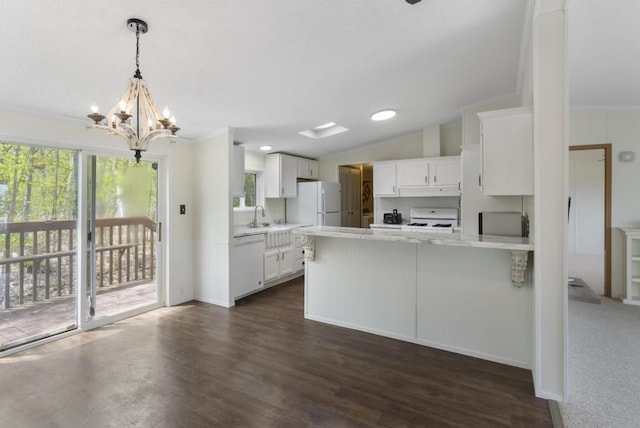 7245-83 Upper Kelsey Dr, Charlevoix, MI 49720 - kitchen with white appliances, a chandelier, light countertops, under cabinet range hood, and crown molding