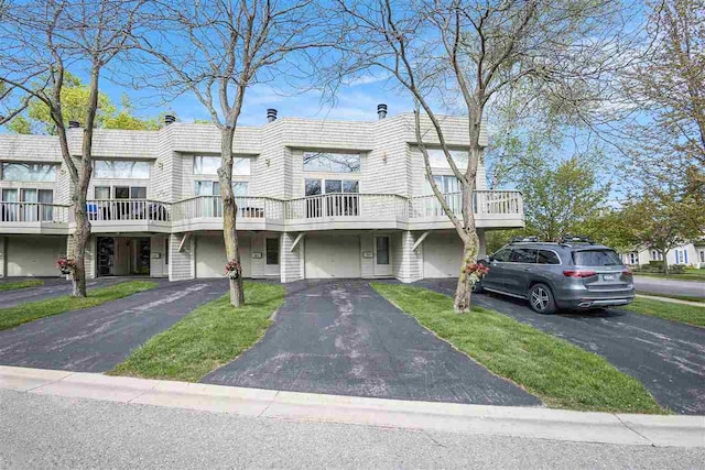 302 Quaintance Ave, Petoskey, MI 49770 - multi unit property with driveway and a balcony