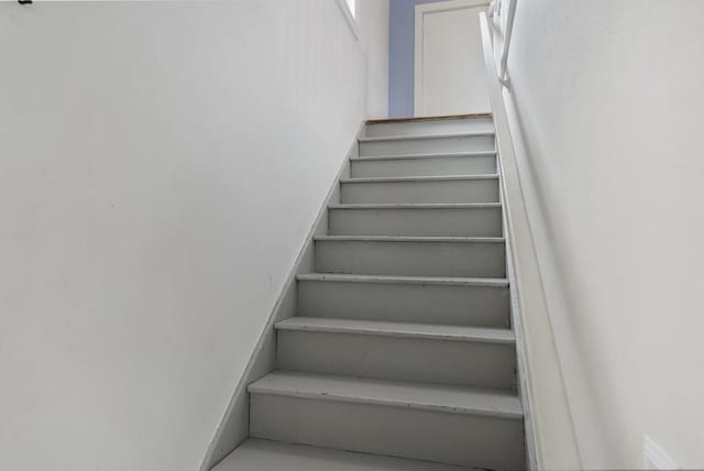 1117 E Mitchell St, Petoskey, MI 49770 - view of stairs