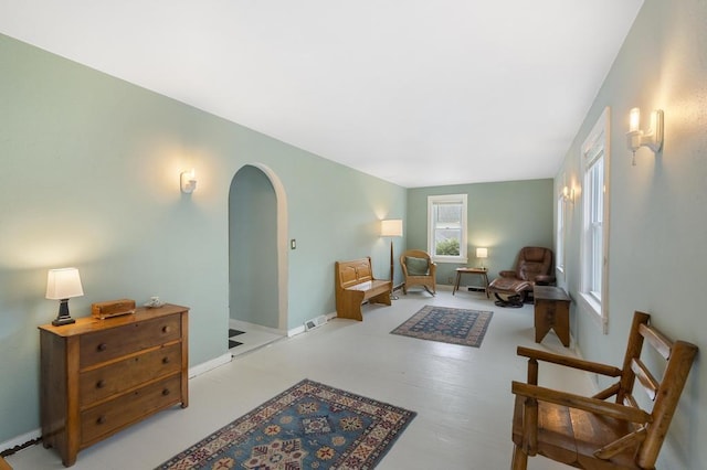 1117 E Mitchell St, Petoskey, MI 49770 - living area with arched walkways and baseboards