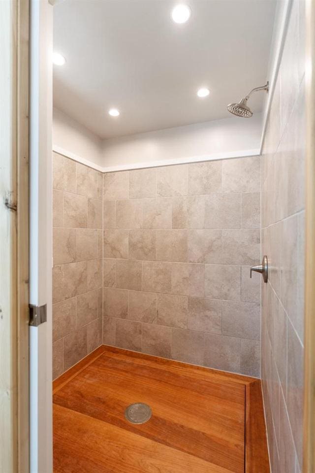 03675 Bc/Ej Rd, East Jordan, MI 49727 - full bathroom featuring a tile shower and recessed lighting