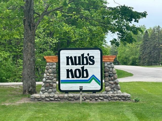 90 Sun Valley Dr, Harbor Springs, MI 49740