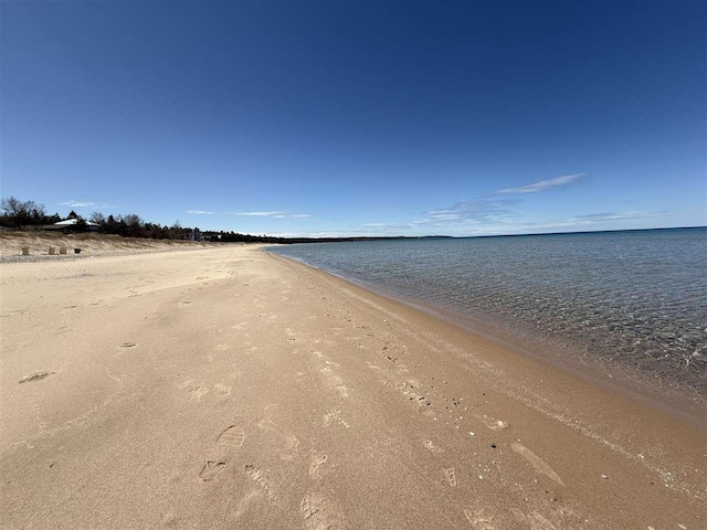 8439 Sturgeon Bay Dr, Harbor Springs, MI 49740