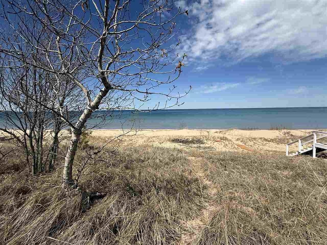 8439 Sturgeon Bay Dr, Harbor Springs, MI 49740