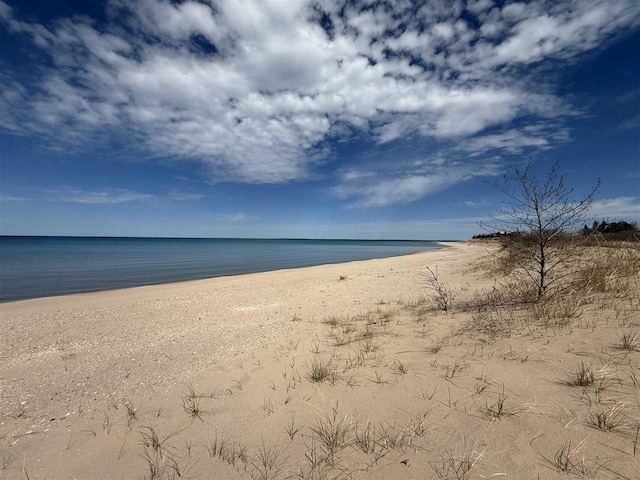 8439 Sturgeon Bay Dr, Harbor Springs, MI 49740