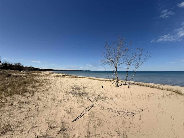 8439 Sturgeon Bay Dr, Harbor Springs, MI 49740