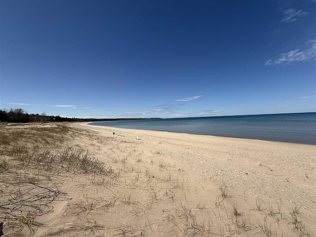 8439 Sturgeon Bay Dr, Harbor Springs, MI 49740