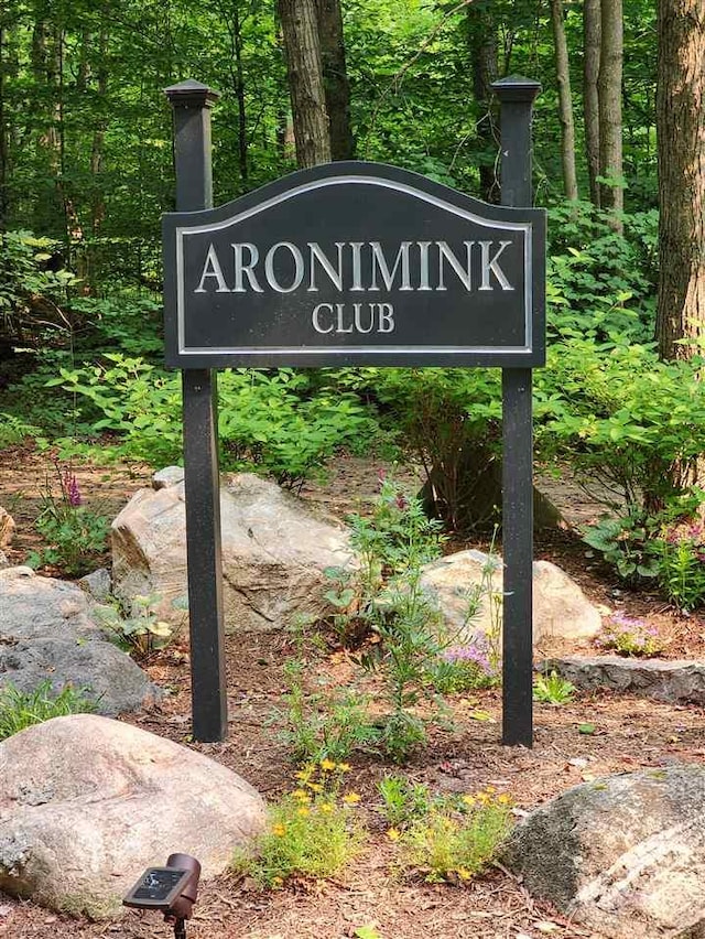 872 Aronimink Dr, Harbor Springs, MI 49740