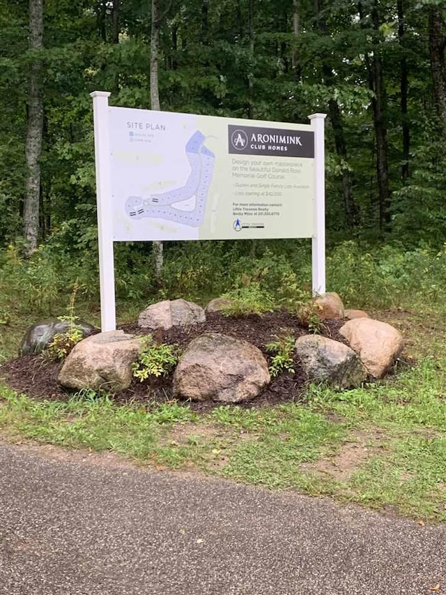 872 Aronimink Dr, Harbor Springs, MI 49740