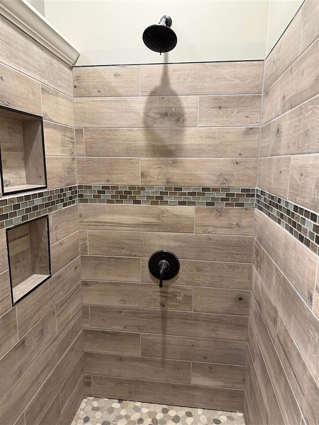 1800 Farmview, Petoskey, MI 49770 - bathroom featuring a tile shower