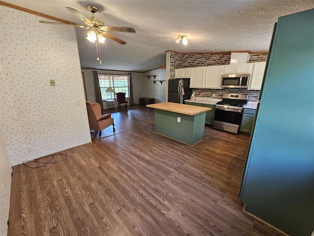 394 Townline Rd, Pellston, MI 49769 - kitchen featuring stainless steel appliances, white cabinets, dark wood-style flooring, a ceiling fan, and wallpapered walls