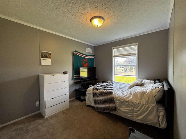 6685 M-66 N, Charlevoix, MI 49720 - carpeted bedroom with crown molding and baseboards