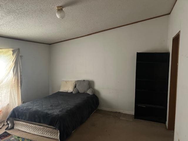 9540 Pickerel Lake Rd, Petoskey, MI 49770 - bedroom featuring carpet flooring and a textured ceiling