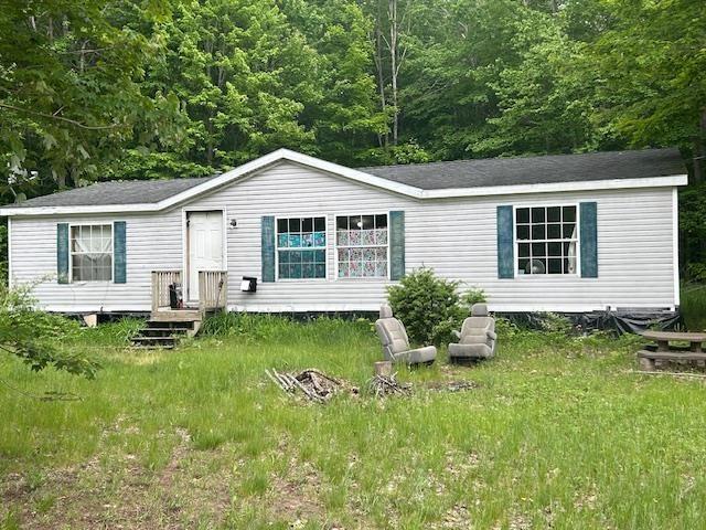 9540 Pickerel Lake Rd, Petoskey, MI 49770 - view of front of house