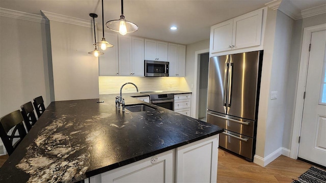 6069 Hills Cottage Ct Unit 5, Bay Harbor, MI 49770 - kitchen with stainless steel appliances, a peninsula, light wood-type flooring, tasteful backsplash, and ornamental molding