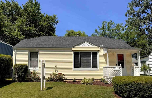 2343 Bonner Rd, Ferndale, MI 48220 - bungalow-style house with a front yard and a shingled roof