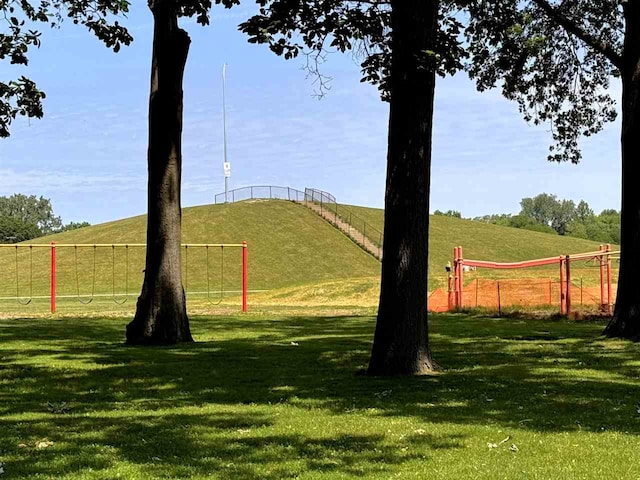 2343 Bonner Rd, Ferndale, MI 48220 - surrounding community with a rural view