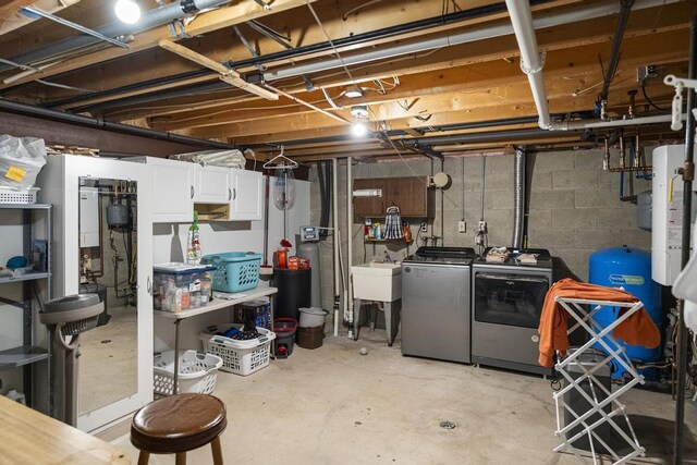 6989 Meadowlark Way, Gaylord, MI 49735 - unfinished basement featuring washing machine and clothes dryer and a water pressure tank