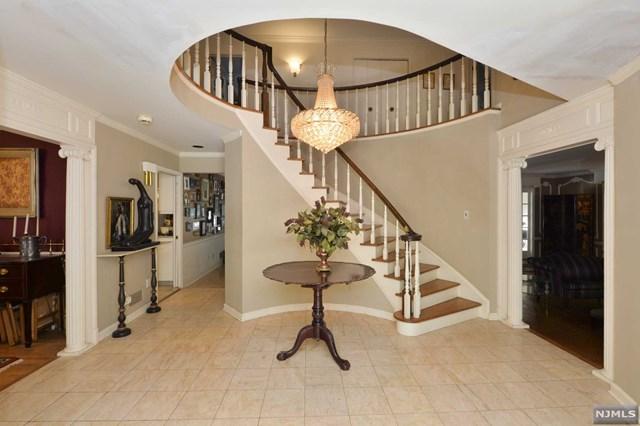 Listing photo 3 for 80 Chestnut Ridge Rd, Saddle River NJ 07458