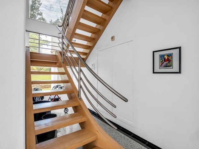 110 W King Ridge St, Gaffney, SC 29341 - view of staircase
