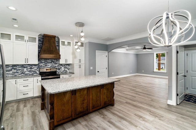 331 Skyline Rd, Greer, SC 29651 - kitchen featuring premium range hood, stainless steel electric range, a center island, a chandelier, and ceiling fan