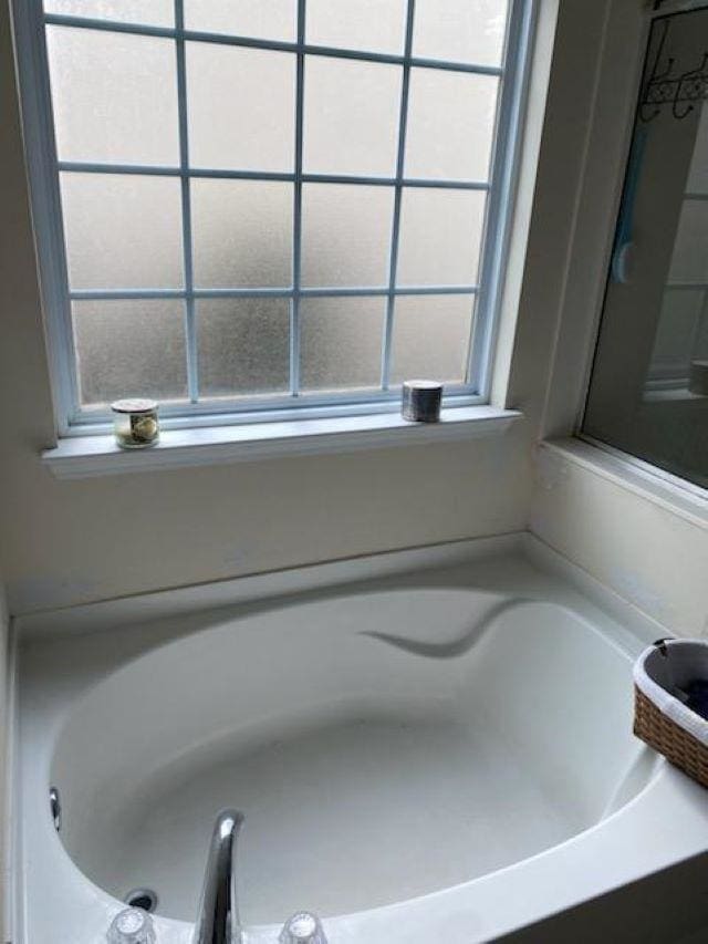 359 Edgemont Ave, Spartanburg, SC 29301 - bathroom with a bath