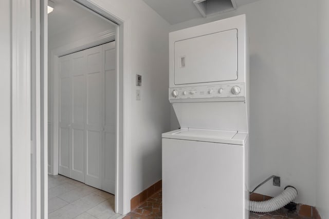 802 Hickory Hollow Rd, Inman, SC 29349 - washroom featuring stacked washing machine and dryer and baseboards