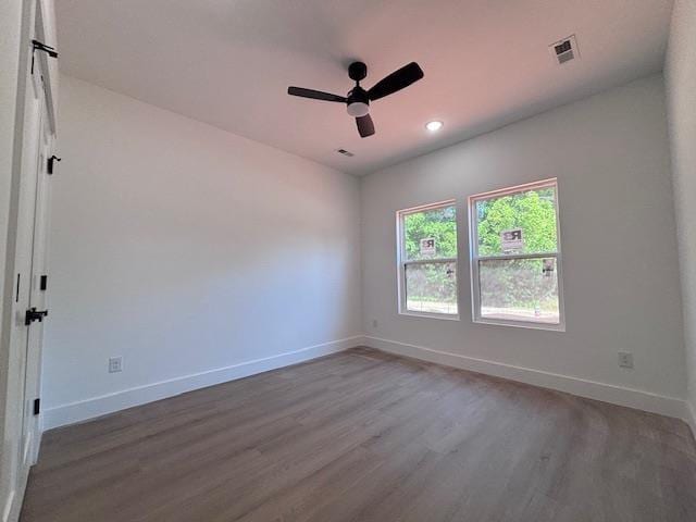 179 Cedar Ave, Wellford, SC 29385 - spare room with wood finished floors, a ceiling fan, and recessed lighting