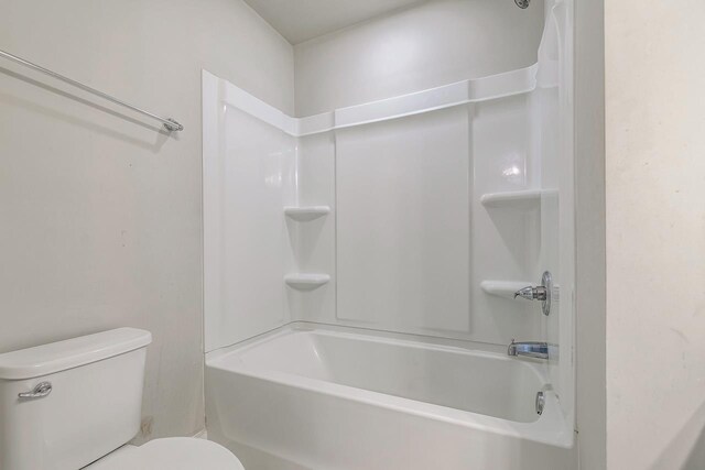 105 Lerner Ct, Spartanburg, SC 29301 - full bathroom featuring washtub / shower combination