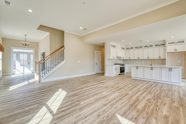155 Chestnut Dr, Woodruff, SC 29388 - kitchen featuring stainless steel stove, open floor plan, light wood-style flooring, crown molding, and recessed lighting