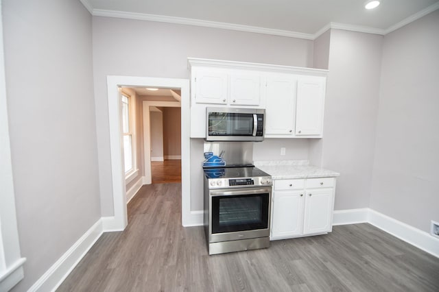 708 E Main St, Union, SC 29379 - kitchen featuring stainless steel appliances, light wood-style flooring, white cabinets, crown molding, and recessed lighting