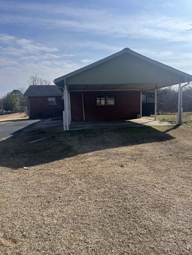 513 Peach Orchard Rd, Union, SC 29379 - view of outbuilding featuring a carport