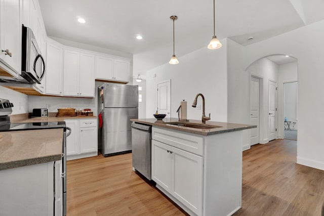 2297 Davenport Ct, Moore, SC 29369 - kitchen featuring stainless steel appliances, arched walkways, light wood-type flooring, white cabinetry, and recessed lighting