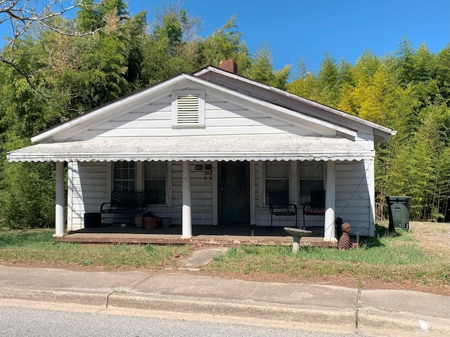 311 Arthur Blvd, Union, SC 29379 - view of front facade featuring a porch and a chimney