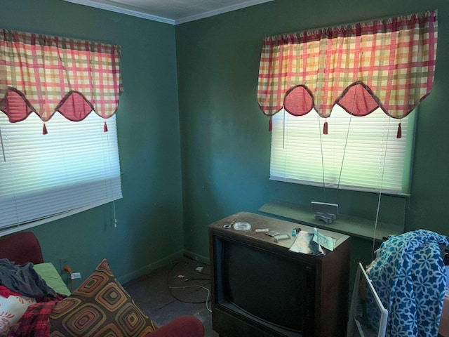 311 Arthur Blvd, Union, SC 29379 - living area with crown molding
