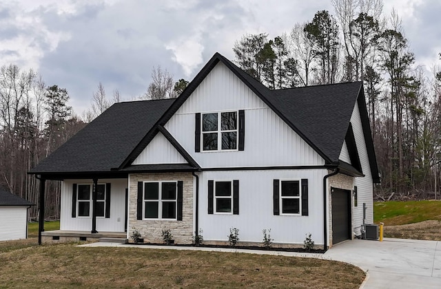 114 Robin Hill Dr, Inman, SC 29349 - modern inspired farmhouse featuring concrete driveway, roof with shingles, a garage, a porch, and a front yard