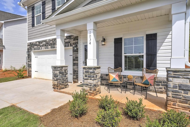 1034 Silverbend Trl, Duncan, SC 29334 - porch with an attached garage and driveway