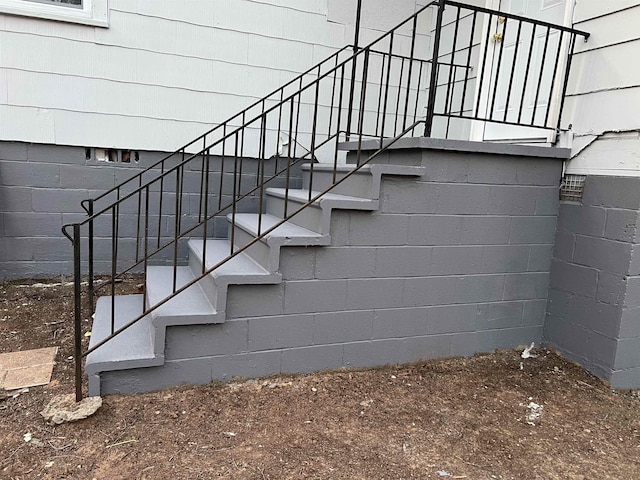 107 Ravenscroft St, Union, SC 29379 - view of stairs