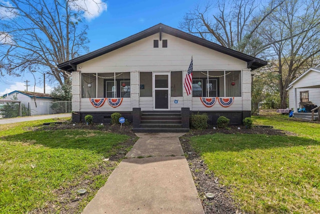 121 Holland St, Gaffney, SC 29341 - view of front of property with a front lawn