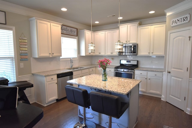 190 Colfax Dr, Boiling Springs, SC 29316 - kitchen with stainless steel appliances, white cabinets, a center island, ornamental molding, and recessed lighting