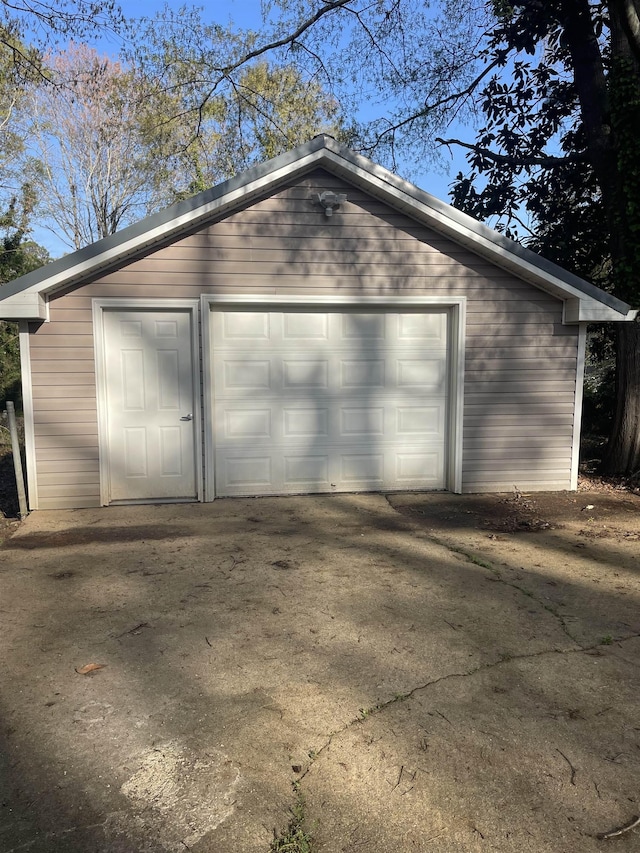 126 White Oak Rd, Spartanburg, SC 29301 - detached garage with driveway