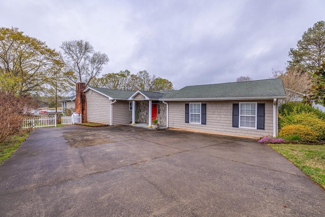 423 Coggins Shore Rd, Inman, SC 29349 - single story home featuring driveway, a chimney, and a shingled roof