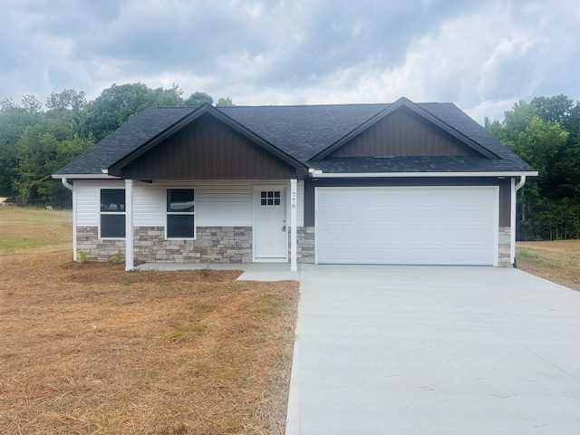 776 Darwin Rd, Gaffney, SC 29340 - craftsman inspired home with a shingled roof, driveway, an attached garage, and a front yard
