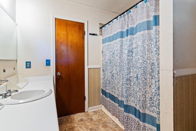 221 Lakeview Dr, Liberty, SC 29657 - bathroom with vanity and curtained shower